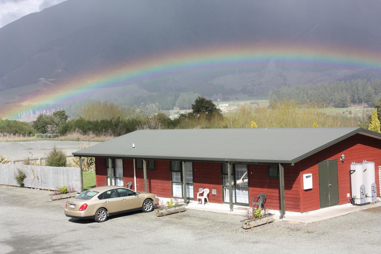 Owen River Tavern & Motels 외부 사진