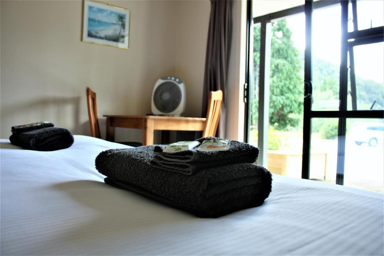 Owen River Tavern & Motels 외부 사진